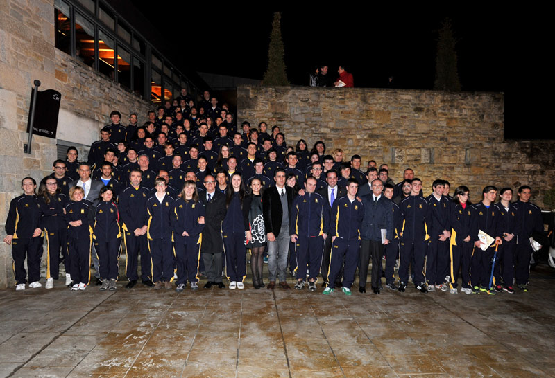 Éxito en la Entrega de Becas 2013